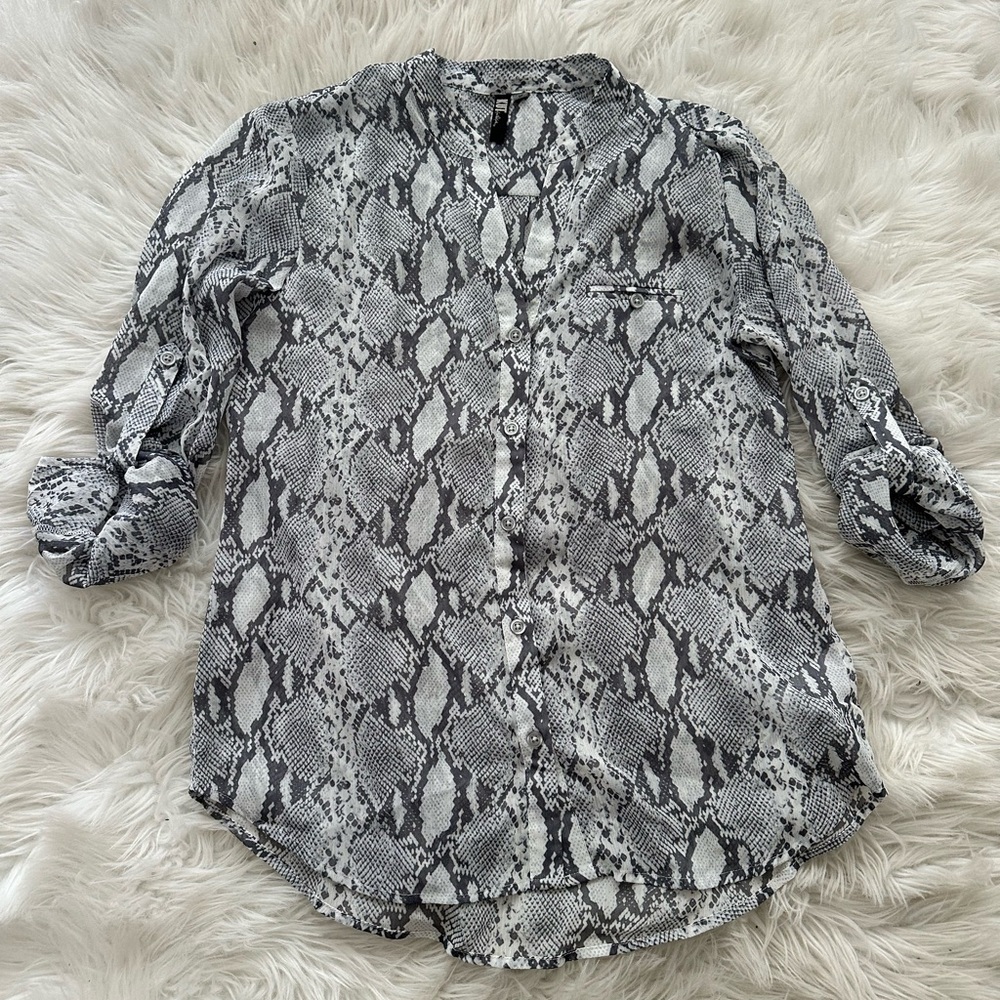 Gray and White Snake Print Fabric